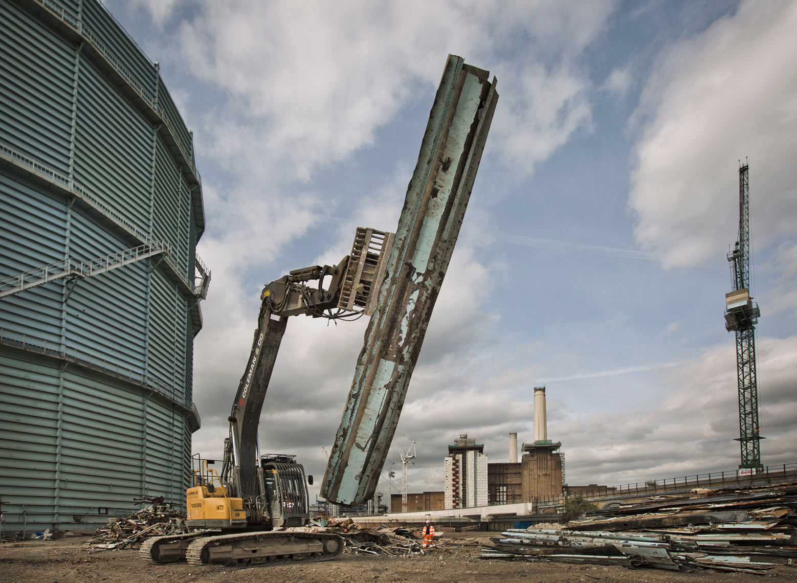 Large demolition crane 